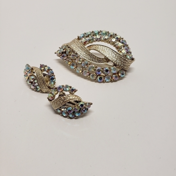 VINTAGE Signed Coro Brooch  Earrings Set Aurora Borealis Rhinestones Gold Tone - Picture 1 of 6